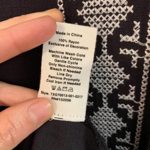 AVEC LES FILLES Embroidered Off The Shoulder Dress - Picture 5 of 8